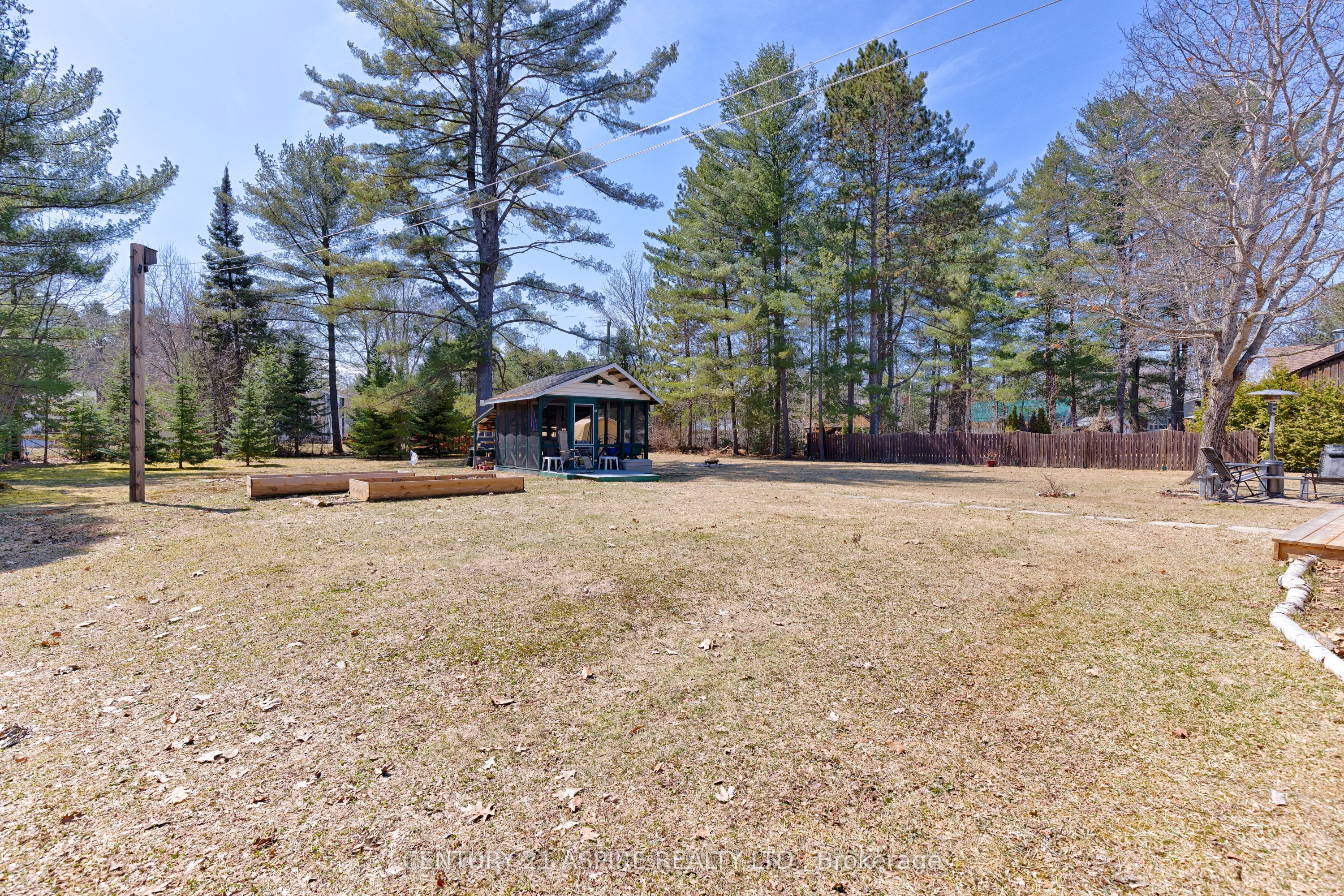 43 James Street, Deep River, ON K0J 1P0