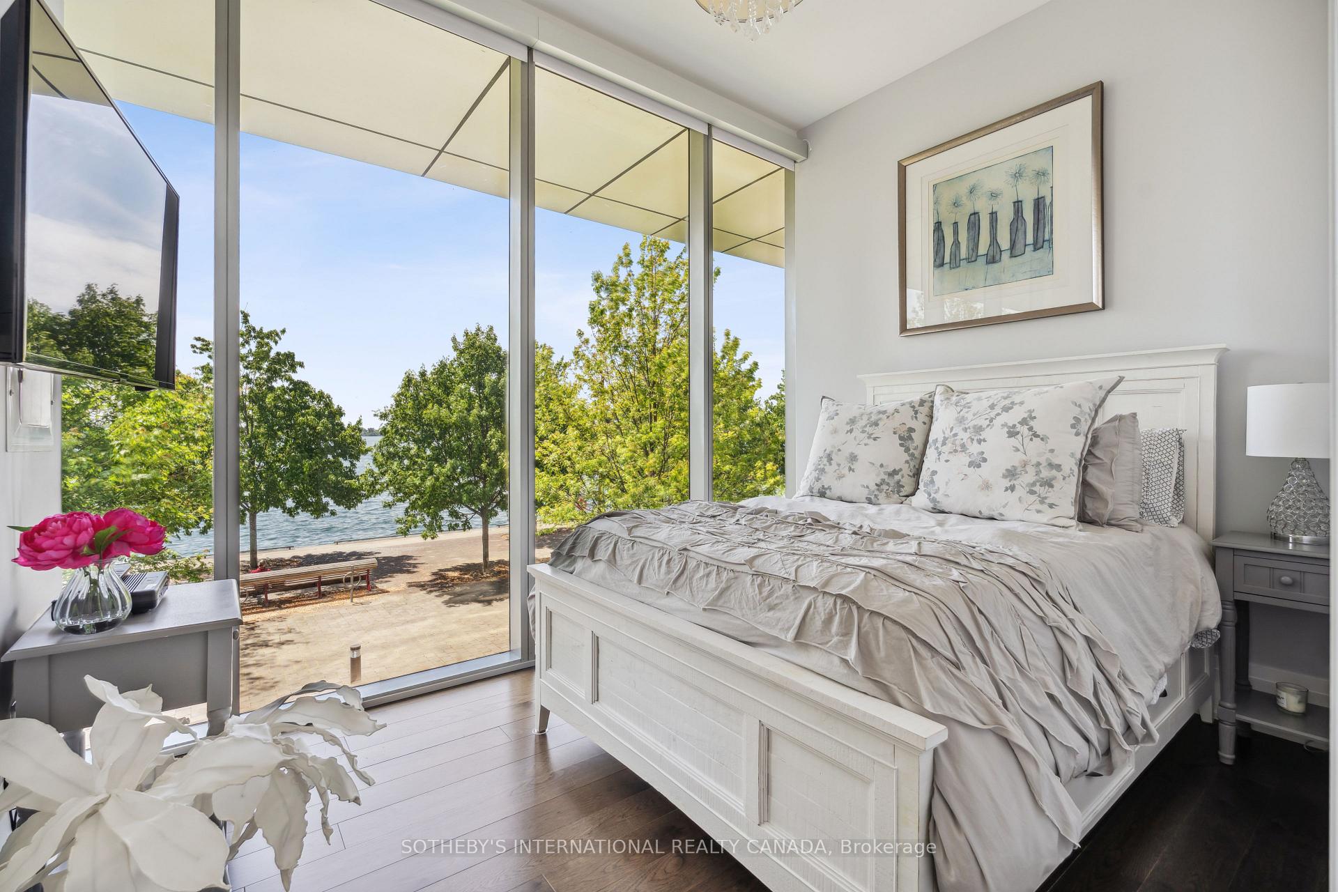3 Bedrooms Condo at 39 Queens, Toronto For sale