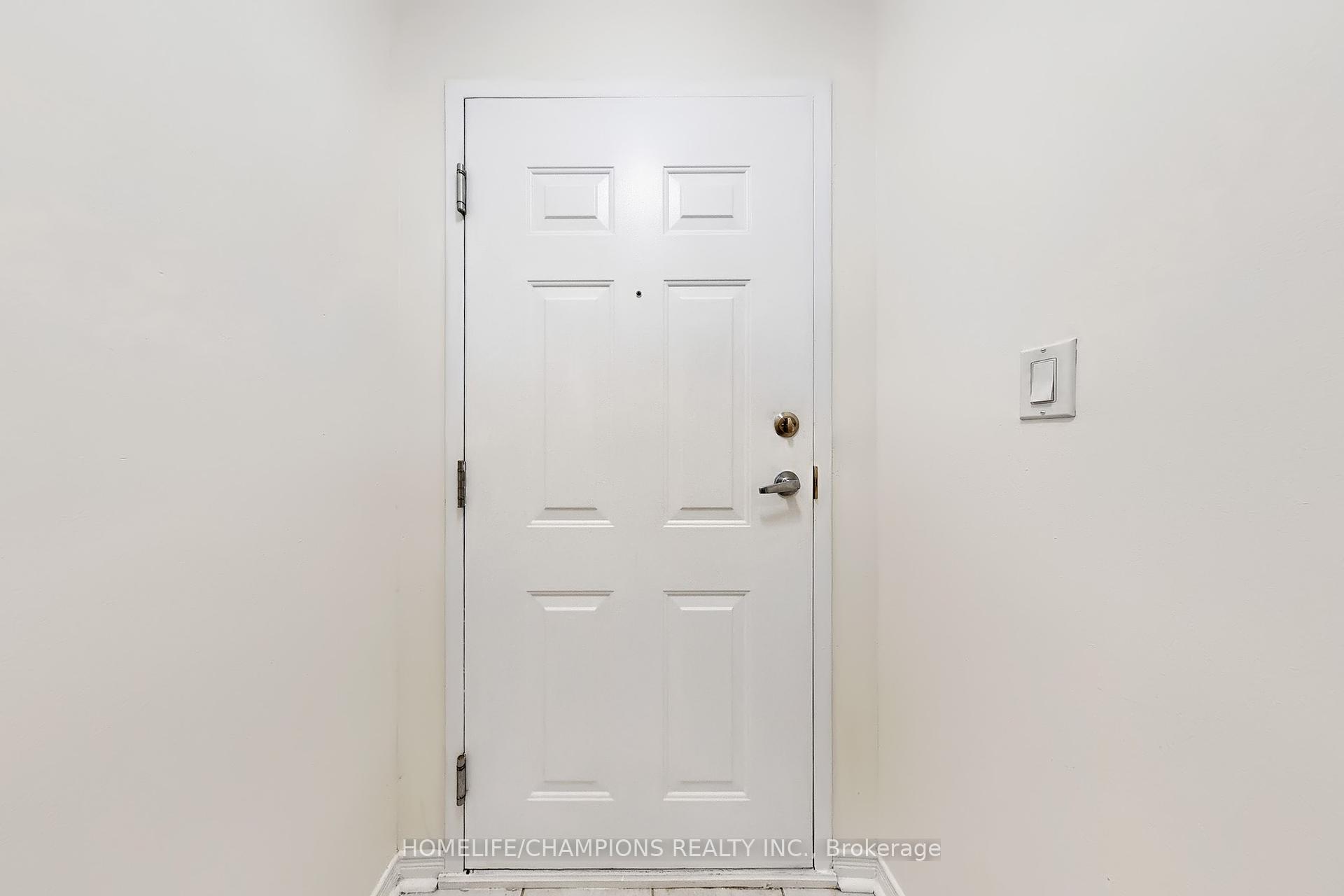 2 Bedrooms Condo at 35 Strangford, Toronto For sale