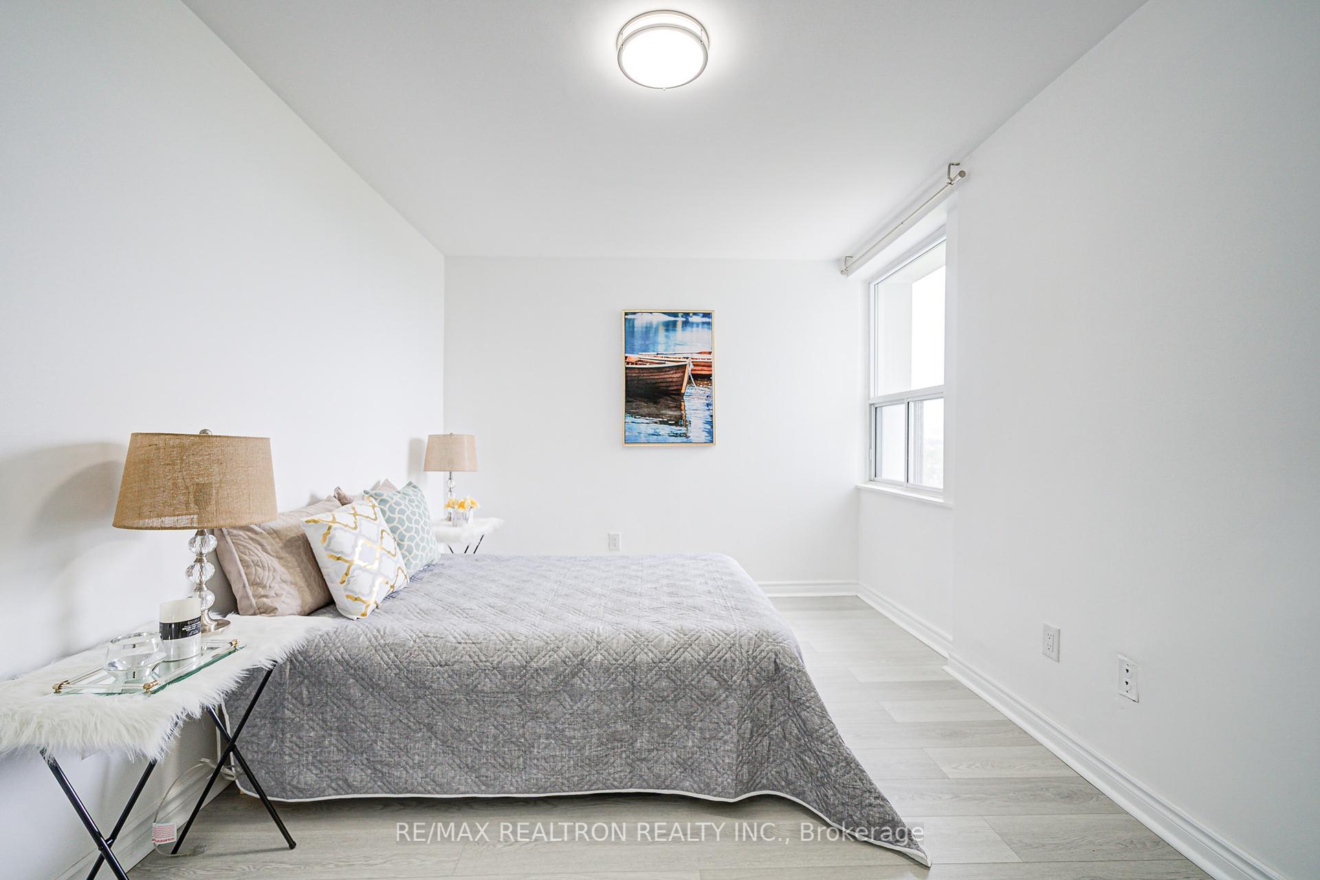2 Bedrooms Condo at 5 Massey, Toronto For sale