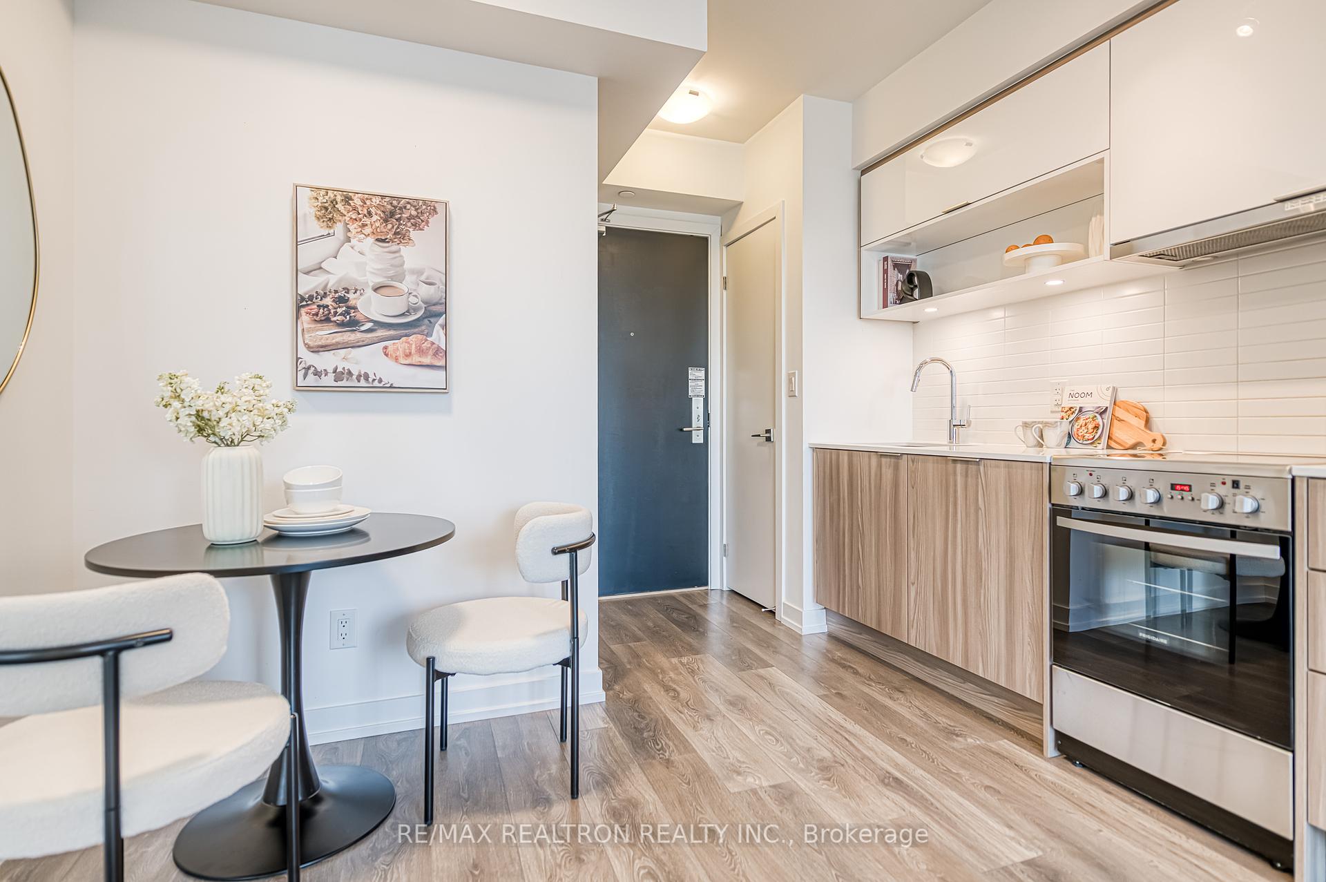 1 Bedroom Condo at 159 Wellesley,  Toronto For sale
