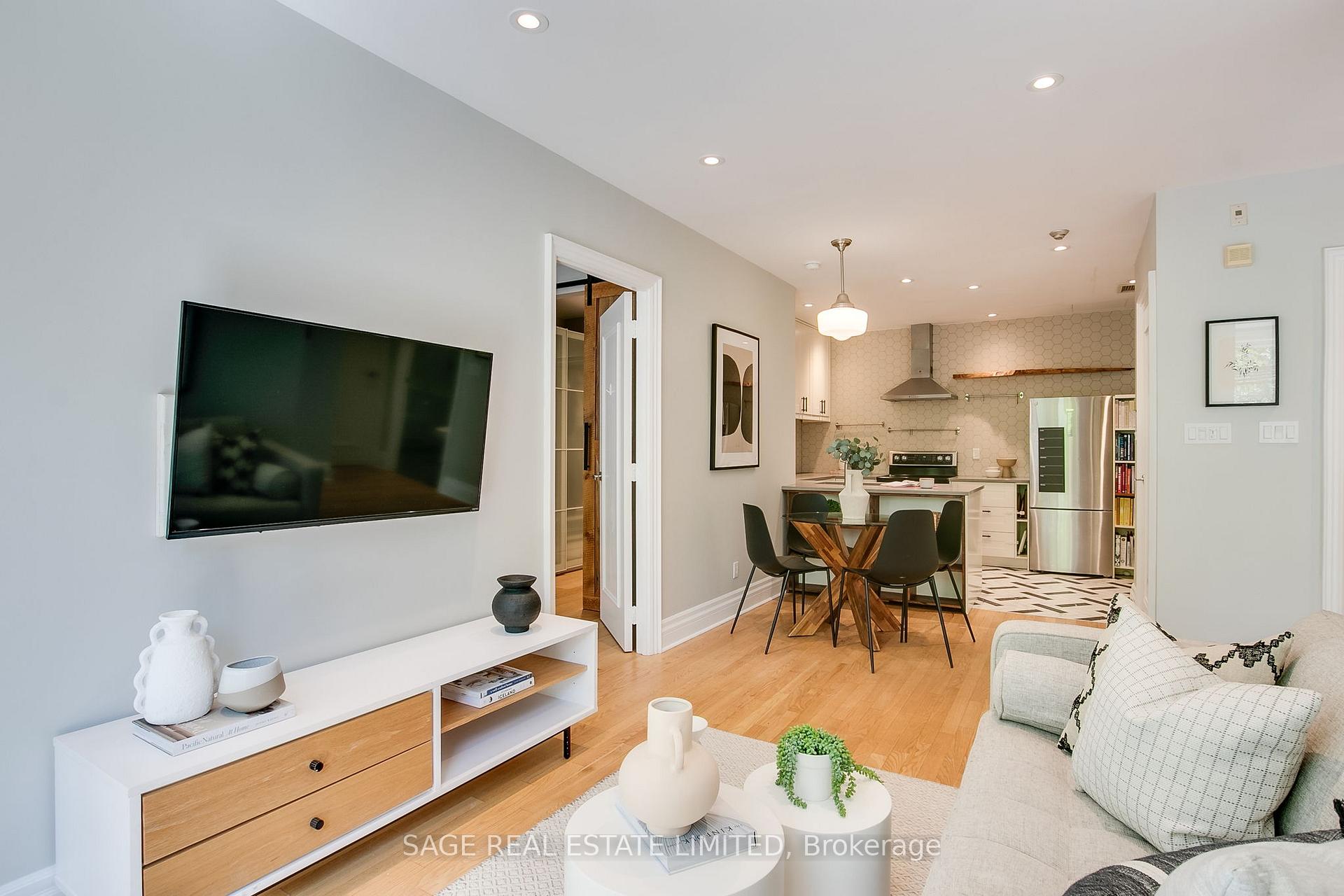 2 Bedrooms Condo at 111 Merton, Toronto For sale