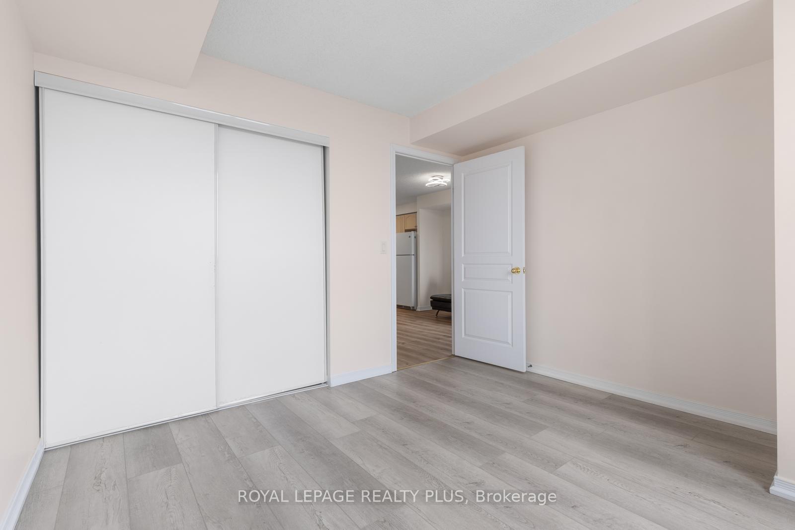1 Bedroom Condo at 2545 Erin Centre,  Mississauga For sale