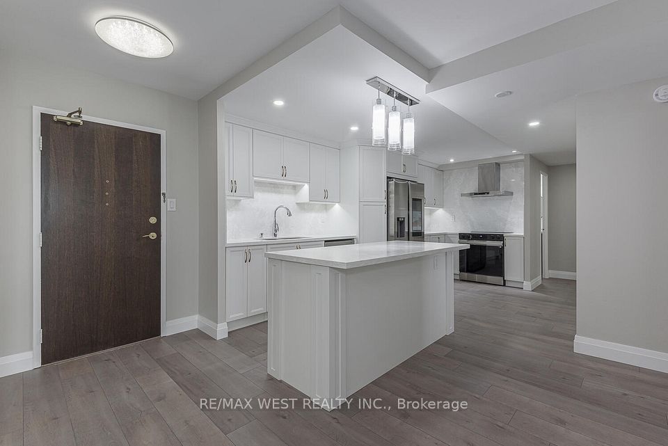 820 Burnhamthorpe