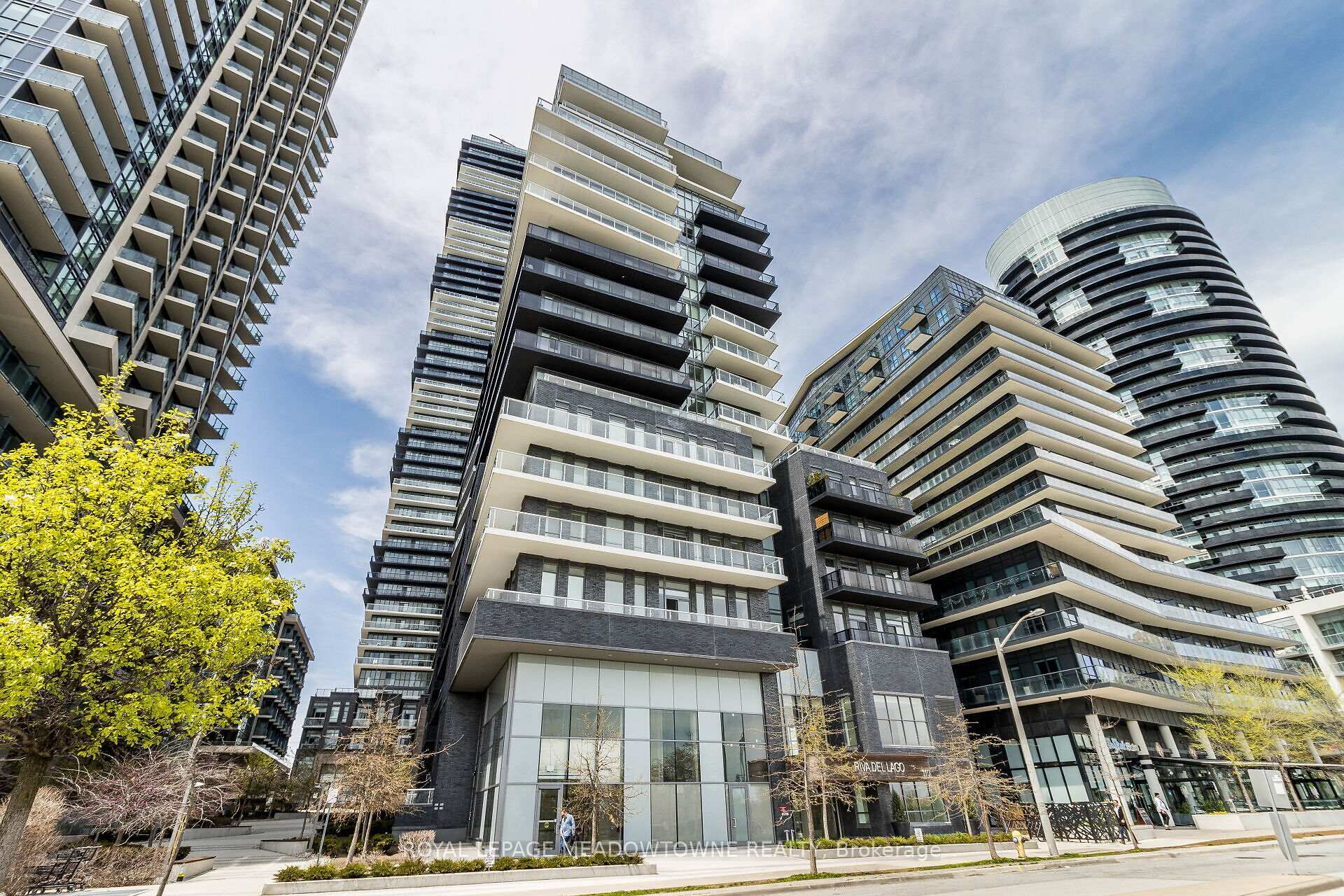 2 Bedrooms Condo at 110 Marine Parade, Toronto For sale