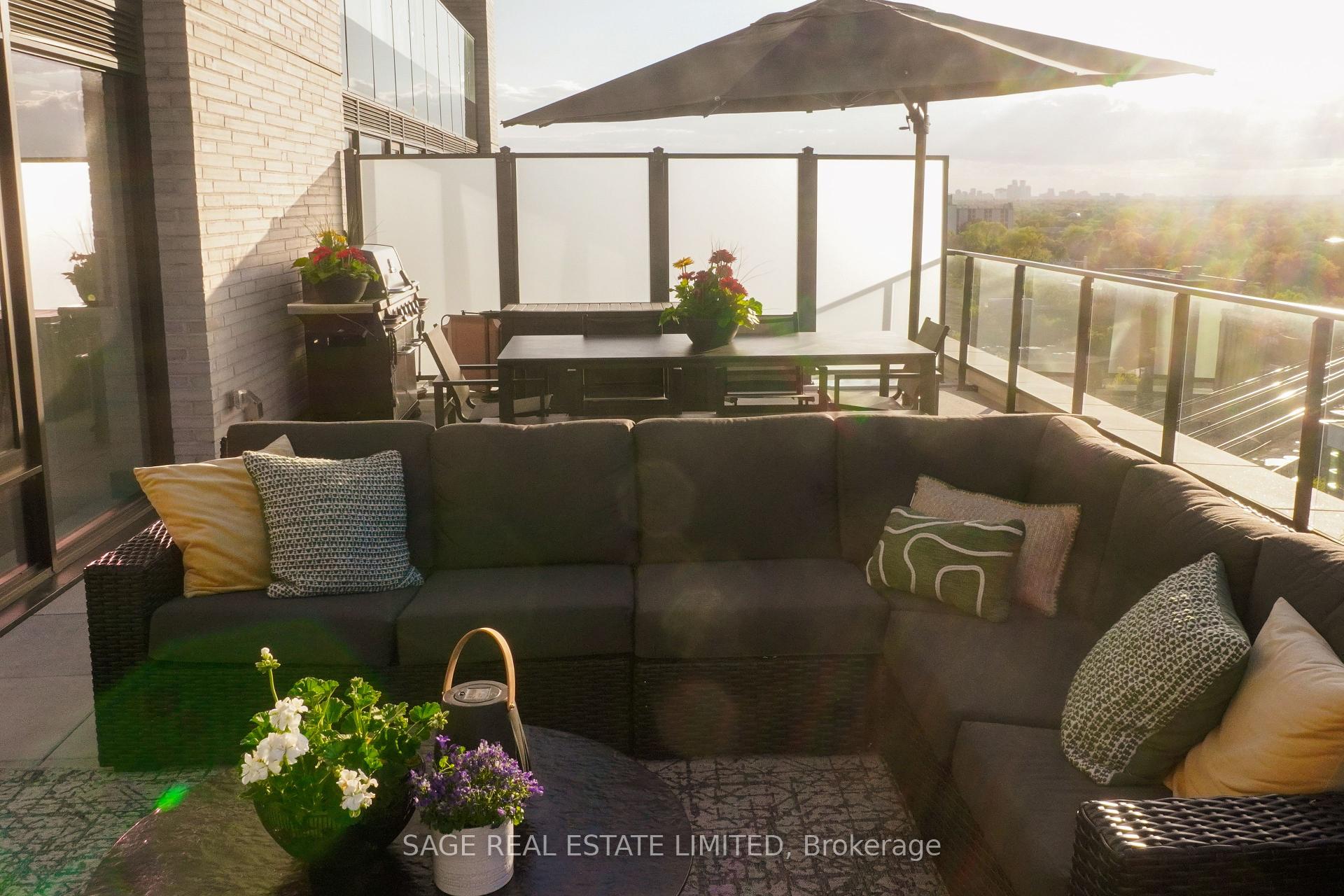 3 Bedrooms Condo at 200 Sudbury, Toronto For sale