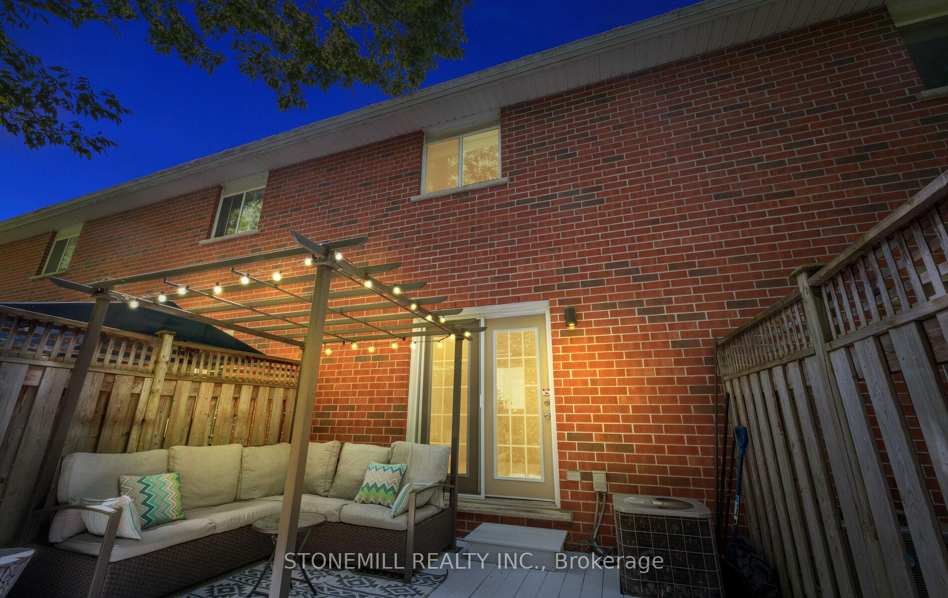 2 Bedrooms Condo at 4200 Kilmer, Burlington For sale