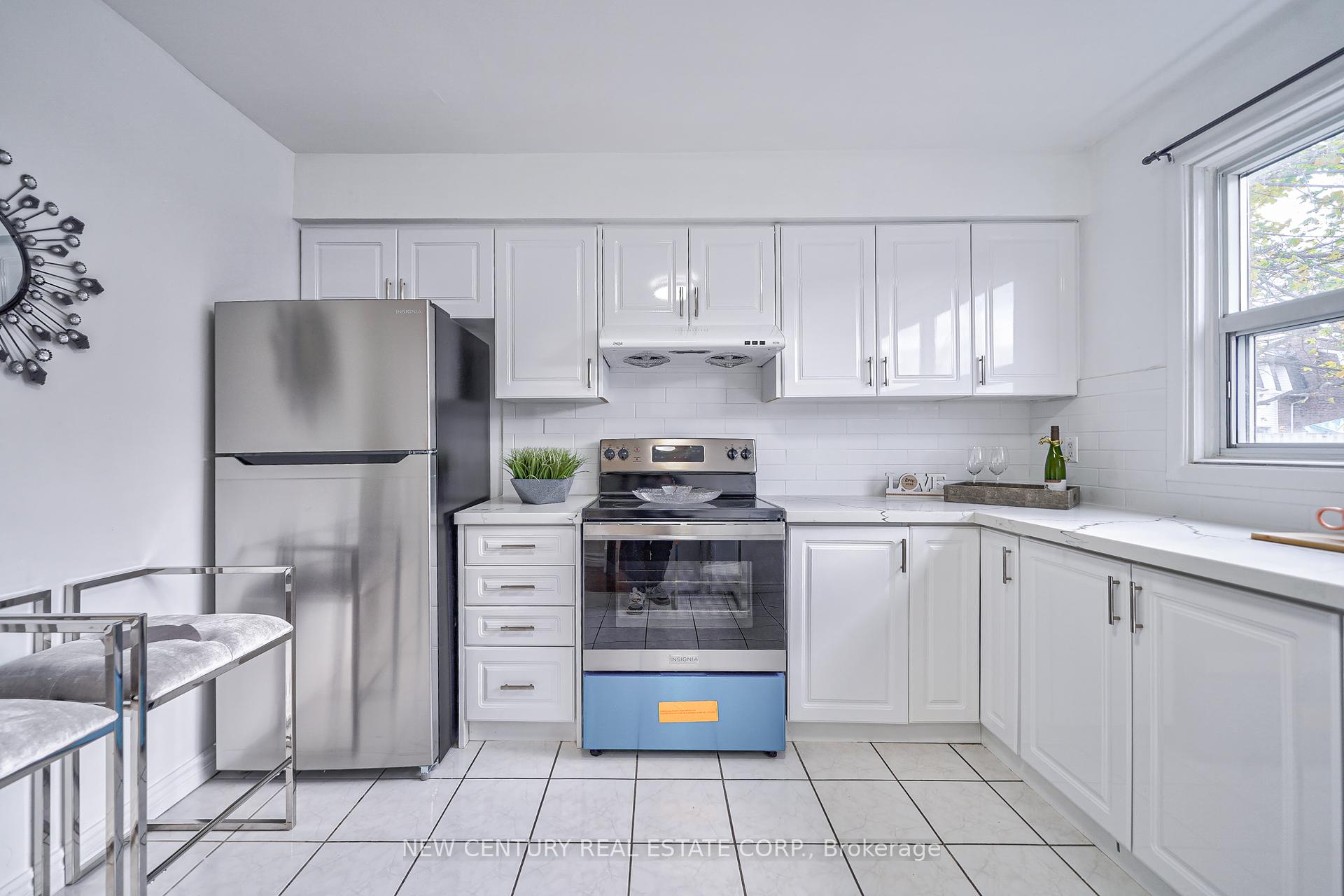 3 Bedrooms Condo at 92 Trailridge,  Toronto For sale