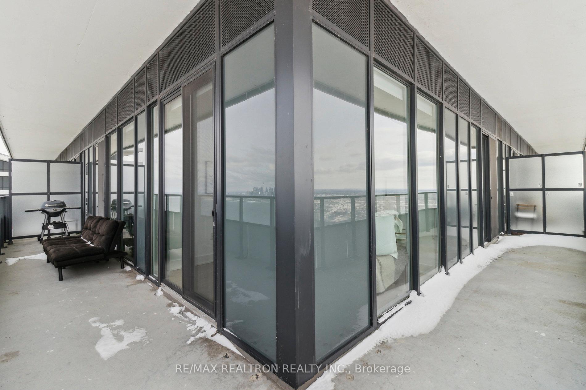 2 Bedrooms Condo at 30 Shore Breeze, Toronto For sale