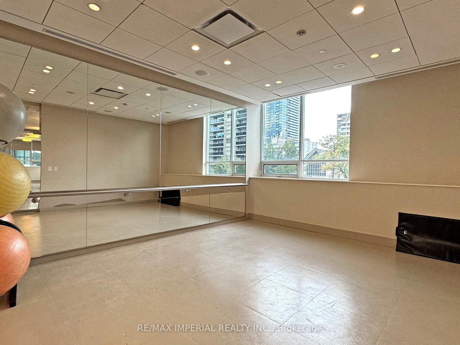 2 Bedrooms Condo at 25 Broadway, Toronto For sale