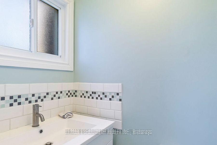 3 Bedrooms Condo at 1301 Upper Gage,  Hamilton For sale