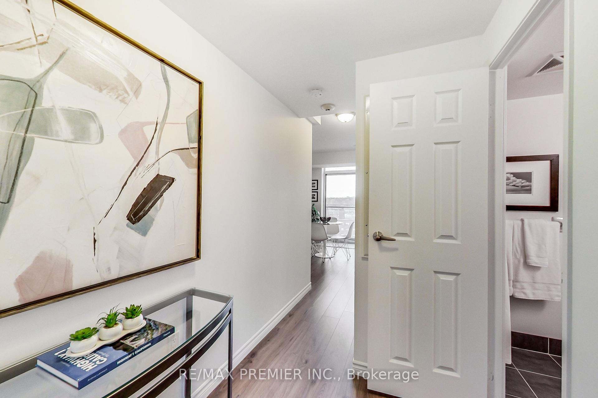 3 Bedrooms Condo at 15 Maplewood, Toronto For sale