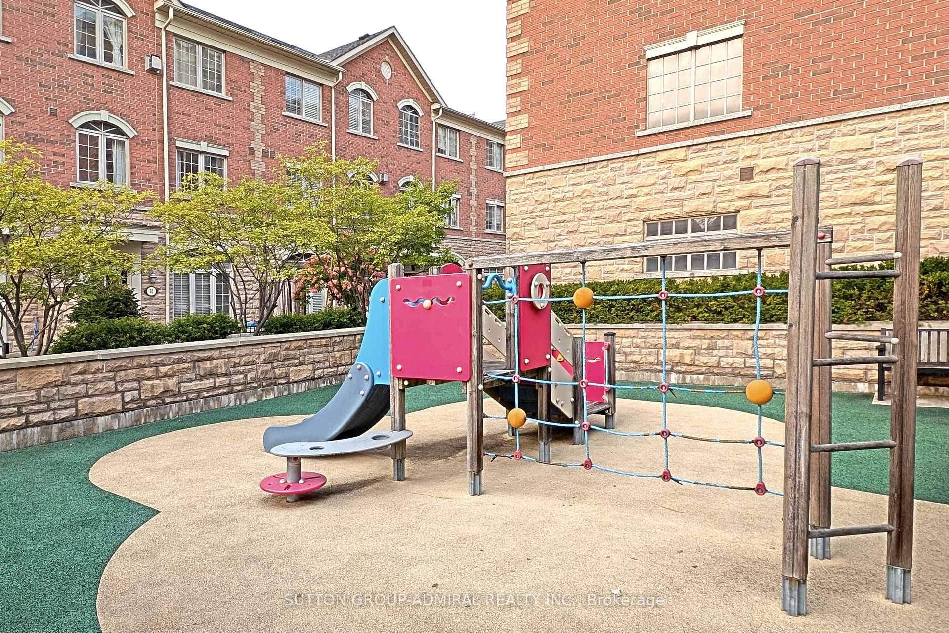 3 Bedrooms Condo at 8 Brighton, Vaughan For sale