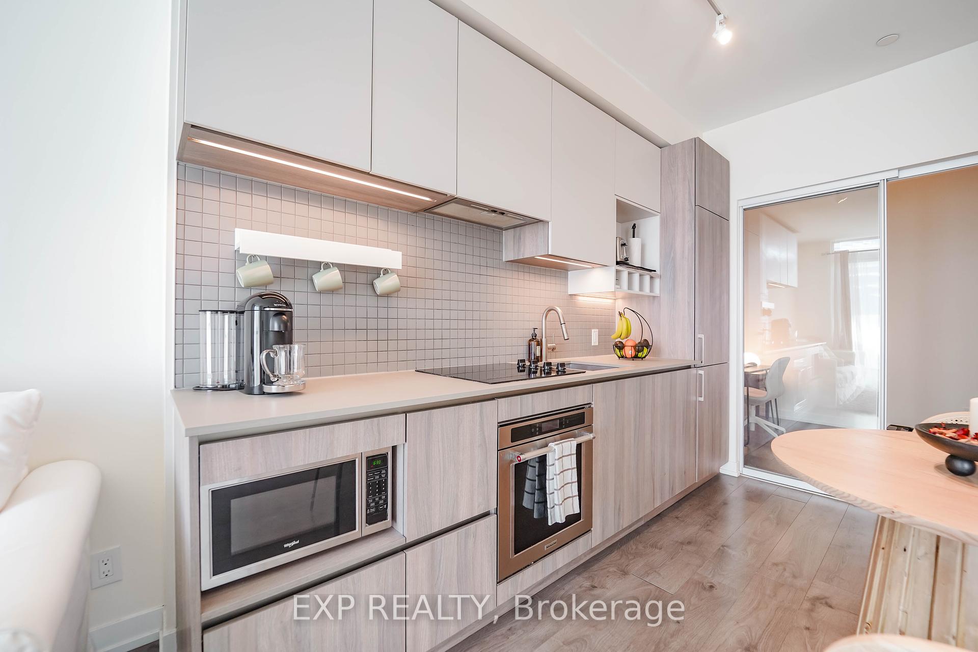 2 Bedrooms Condo at 950 Portage,  Vaughan For sale