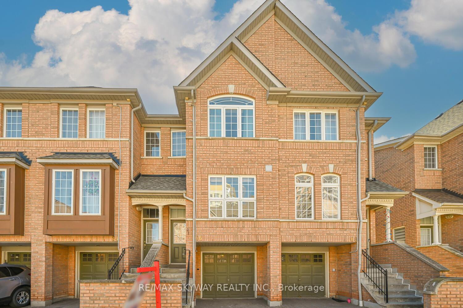 3 Bedrooms Condo at 50 Strathaven,  Mississauga For sale