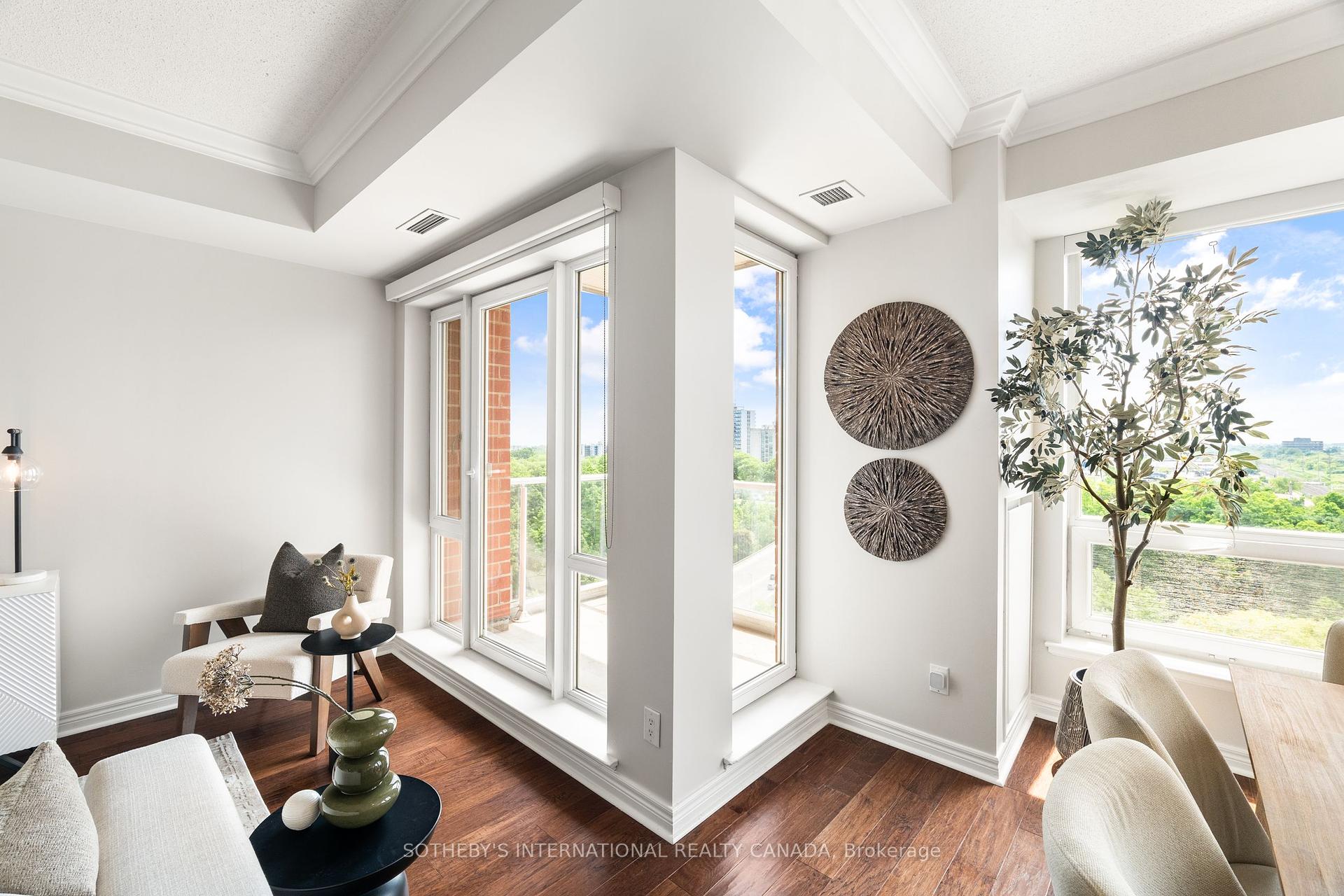 2 Bedrooms Condo at 40 Old Mill, Oakville For sale
