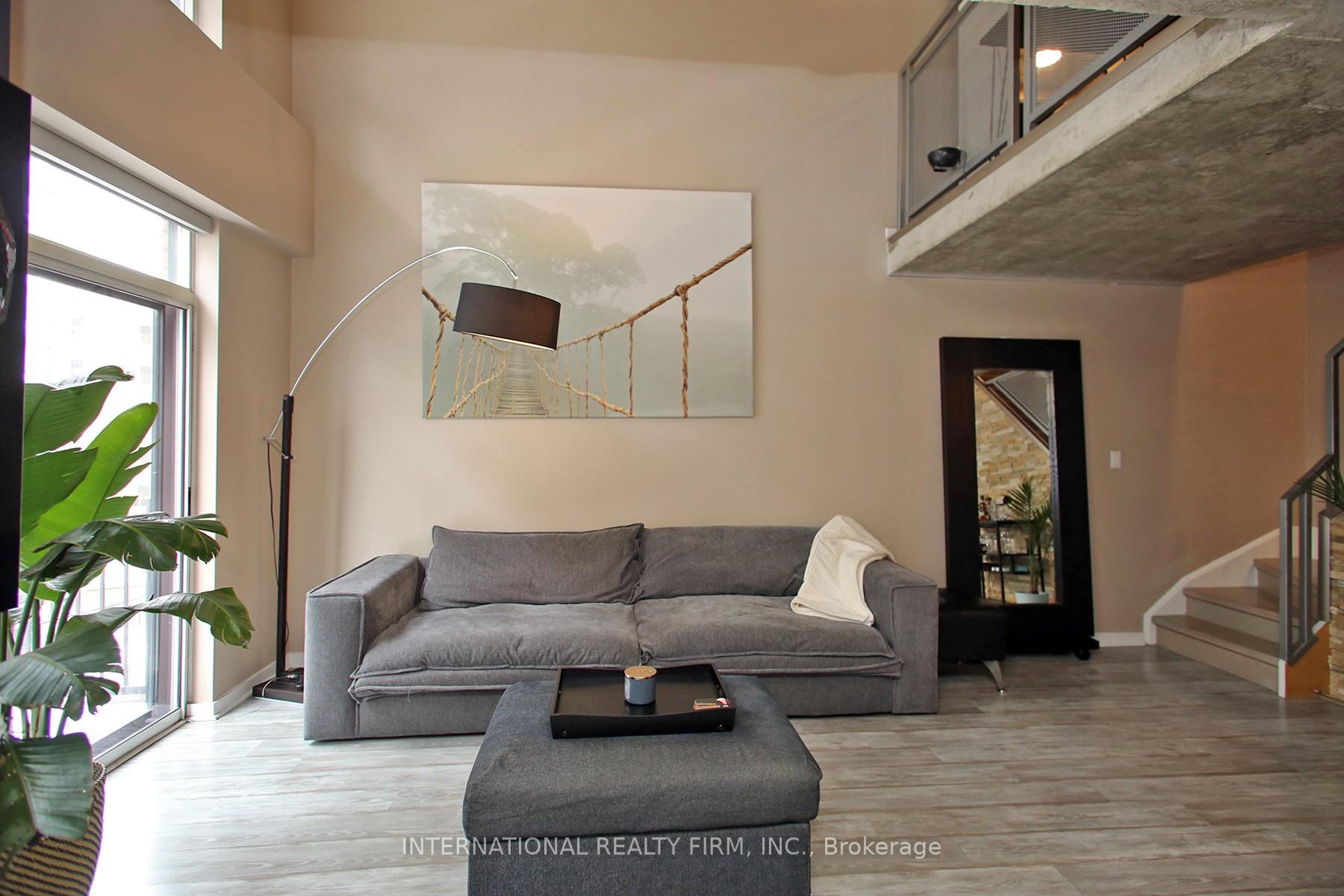 2 Bedrooms Condo at 800 King, Toronto For sale