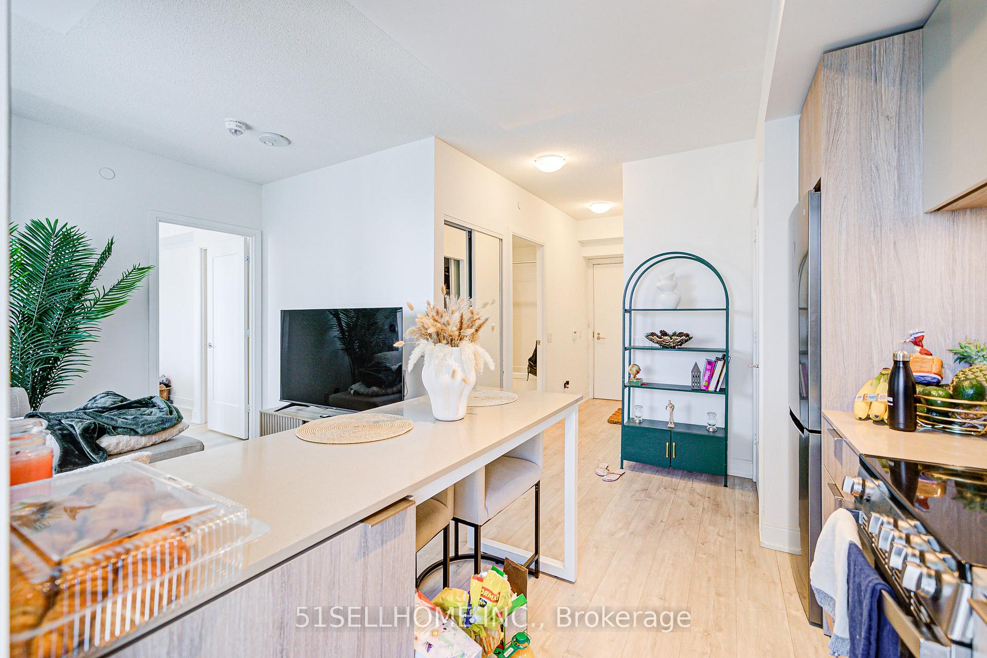 2 Bedrooms Condo at 70 Annie Craig, Toronto For sale