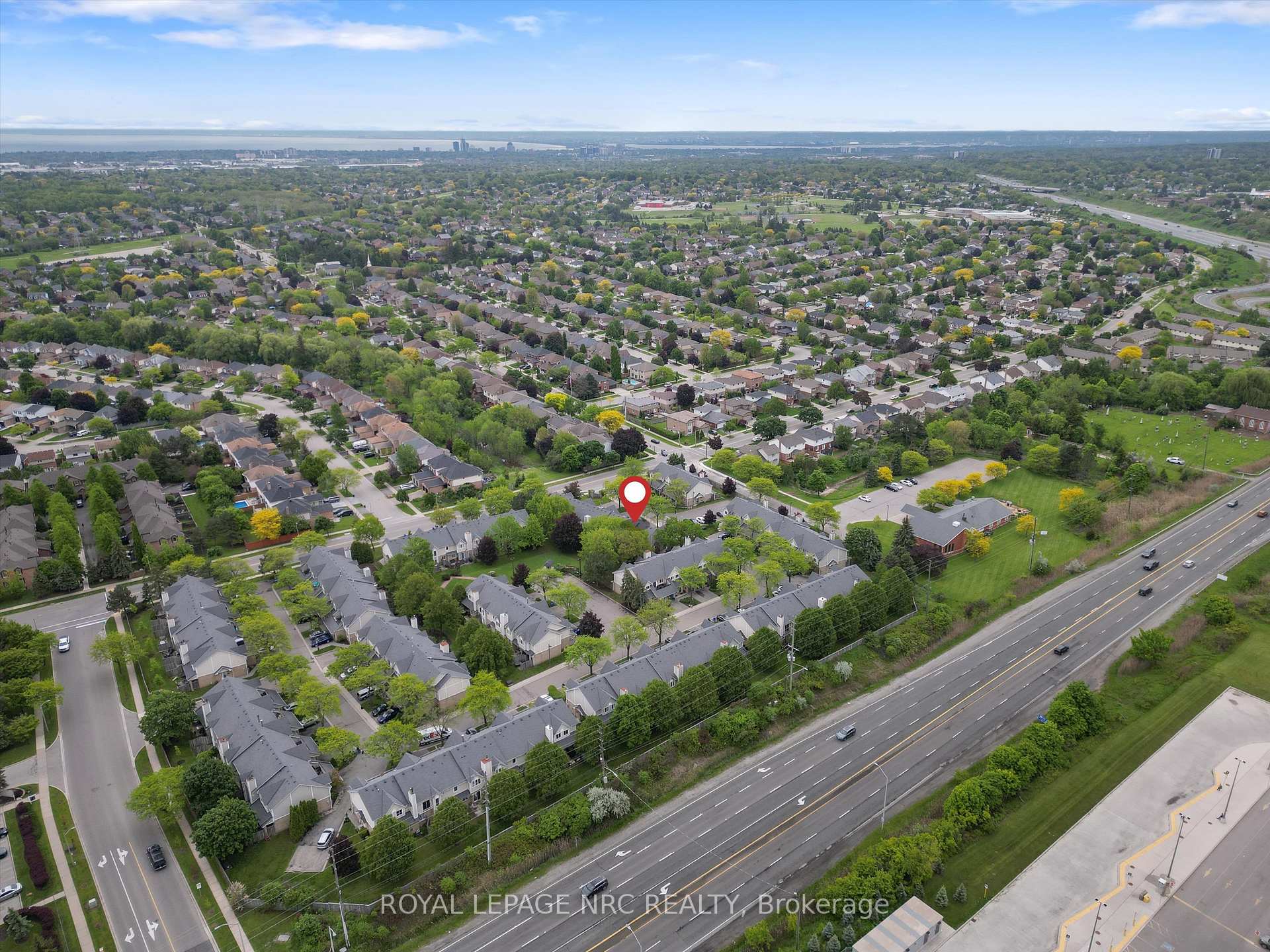 2 Bedrooms Condo at 2530 Northhampton, Burlington For sale