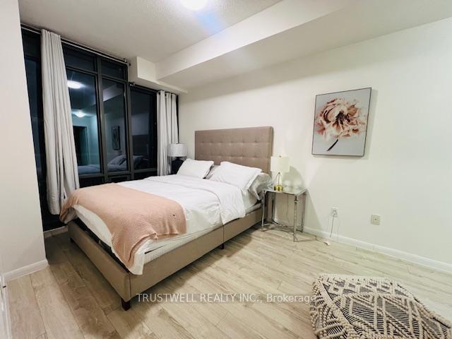 2 Bedrooms Condo at 38 Grenville, Toronto For sale
