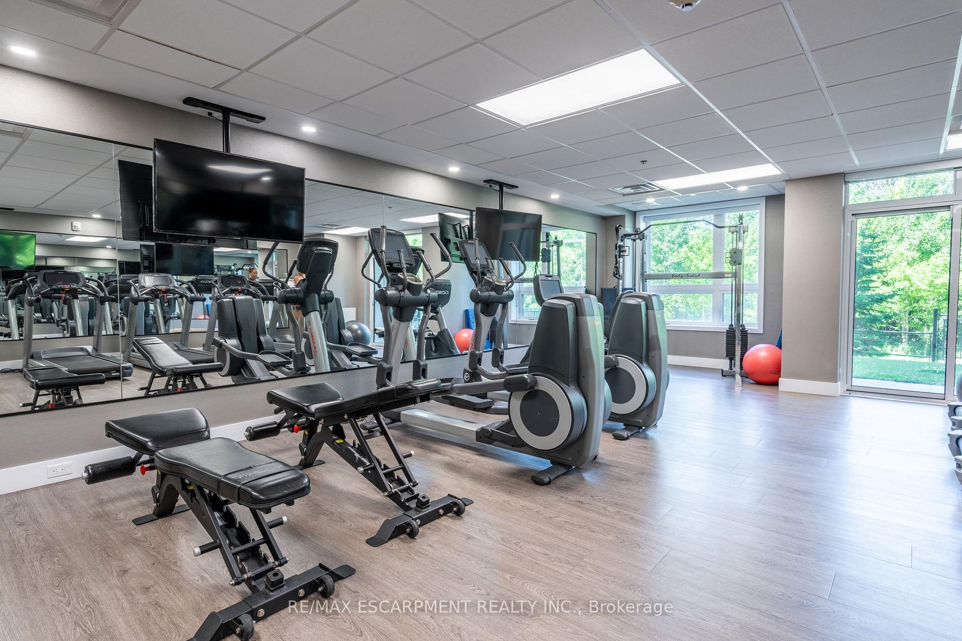 2 Bedrooms Condo at 125 Shoreview, Hamilton For sale