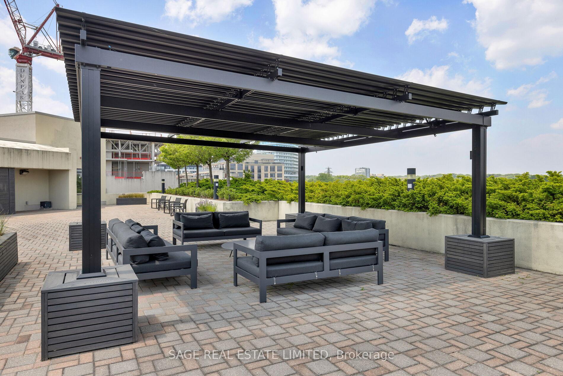 2 Bedrooms Condo at 25 Earlington, Toronto For sale