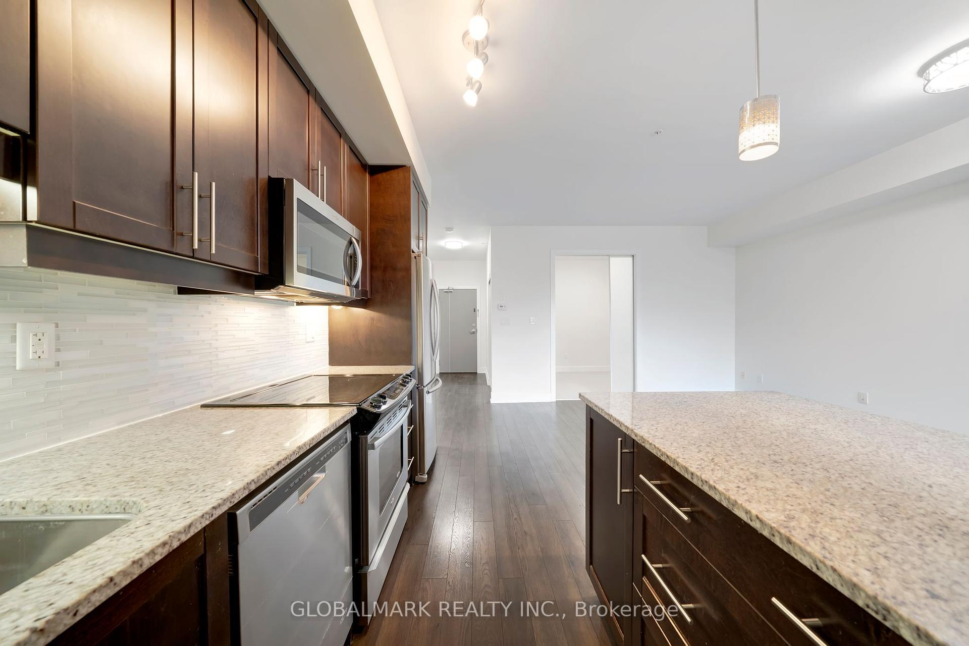 2 Bedrooms Condo at 128 Garden, Oakville For sale