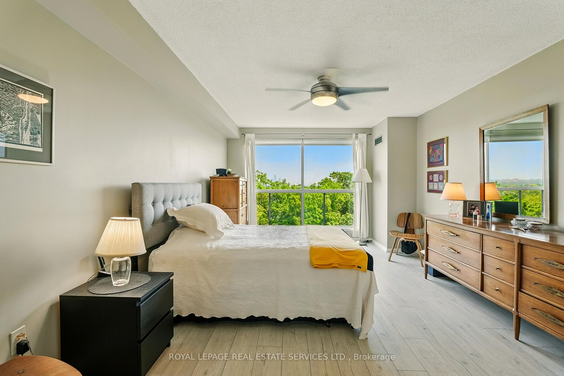 1 Bedroom Condo at 2155 Burnhamthorpe, Mississauga For sale
