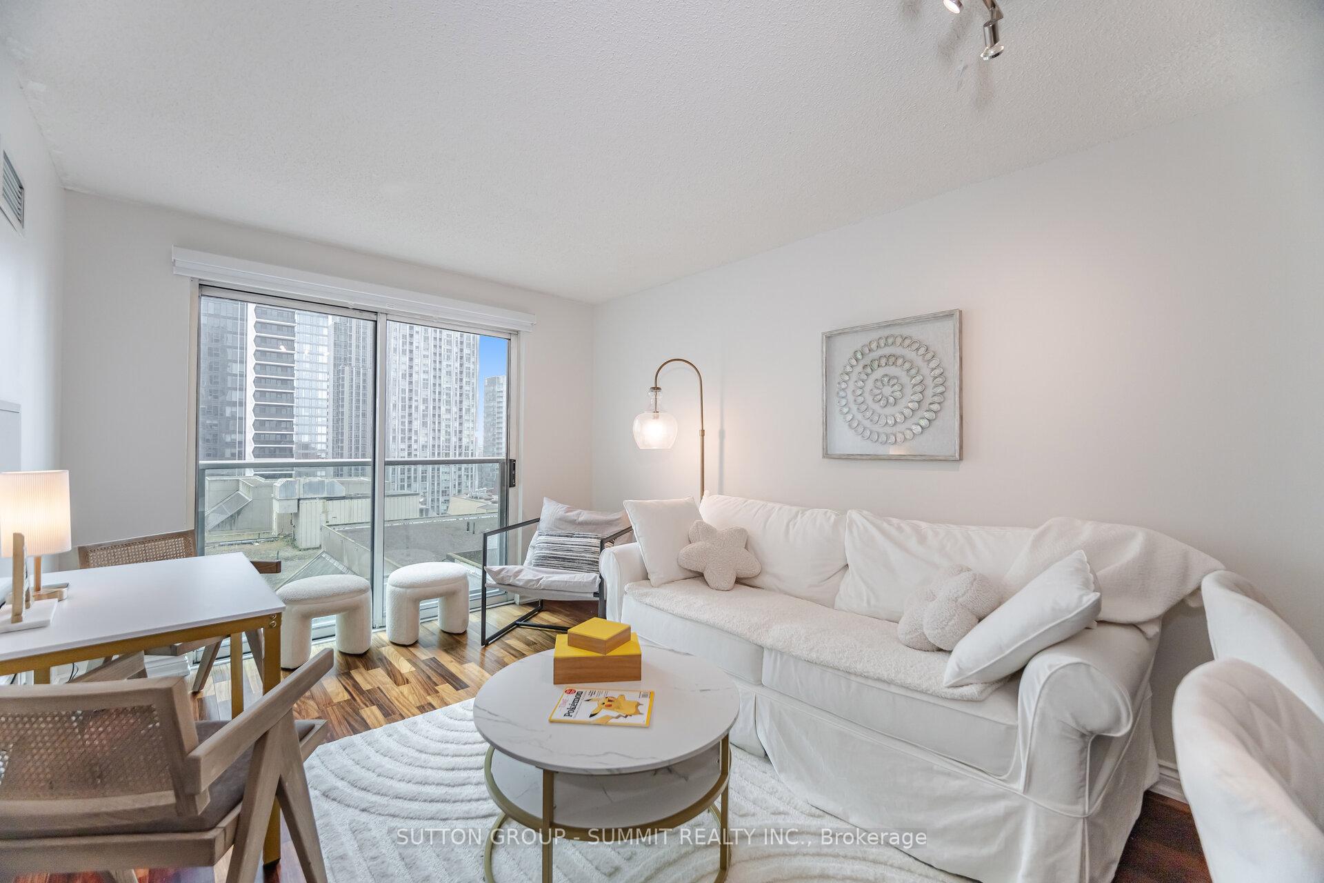 2 Bedrooms Condo at 8 Park, Toronto For sale