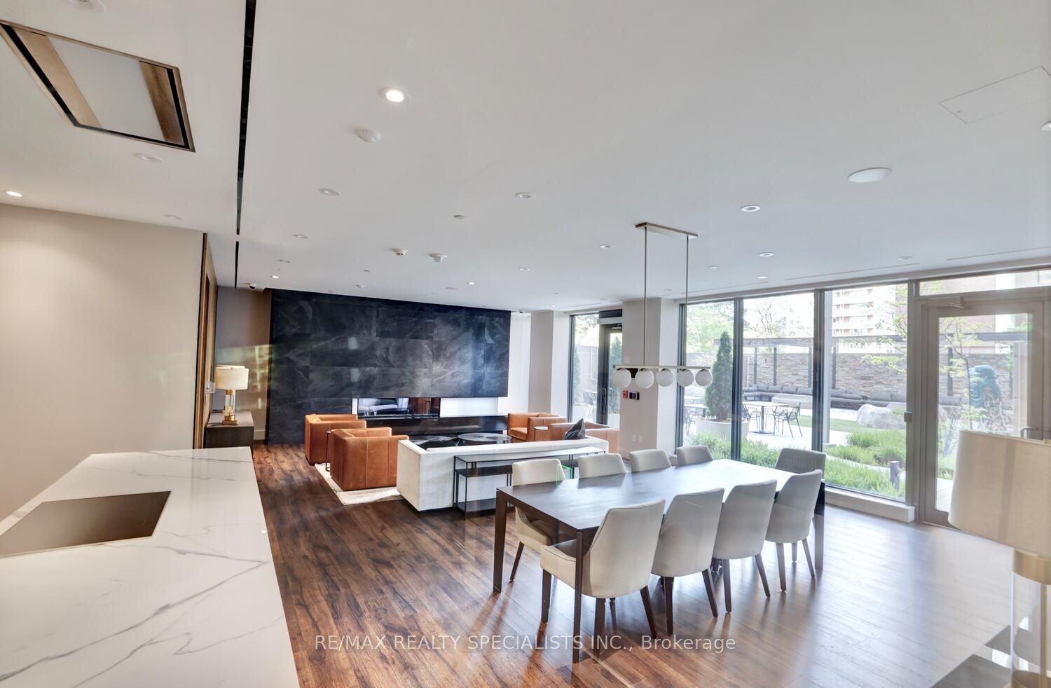 21 Park Street E, #616
