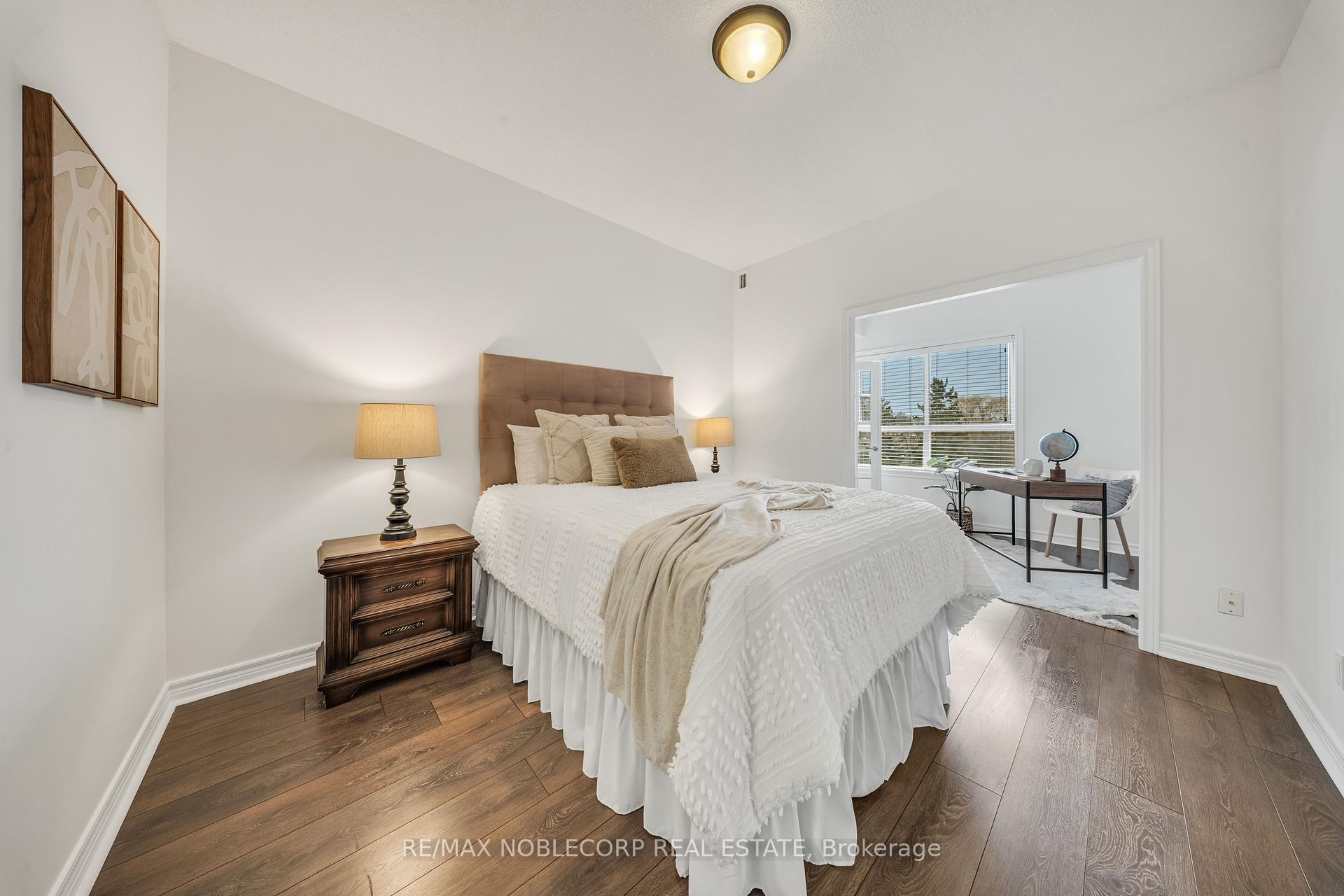 3 Bedrooms Condo at 121 Woodbridge, Vaughan For sale