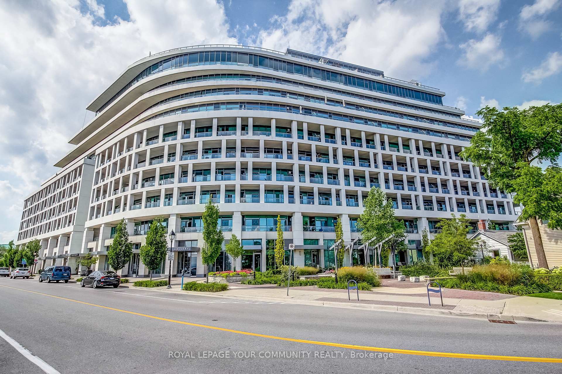 2 Bedrooms Condo at 11 Bronte,  Oakville For sale