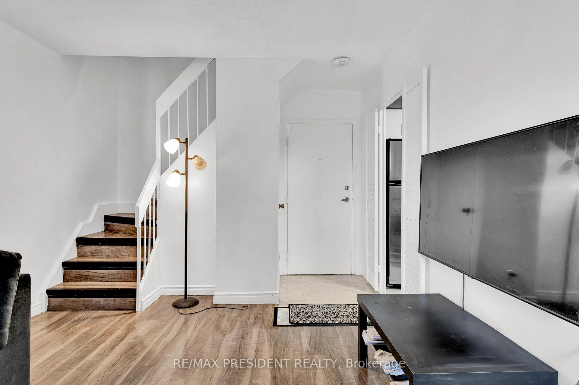4 Bedrooms Condo at 10 Eddystone,  Toronto For sale