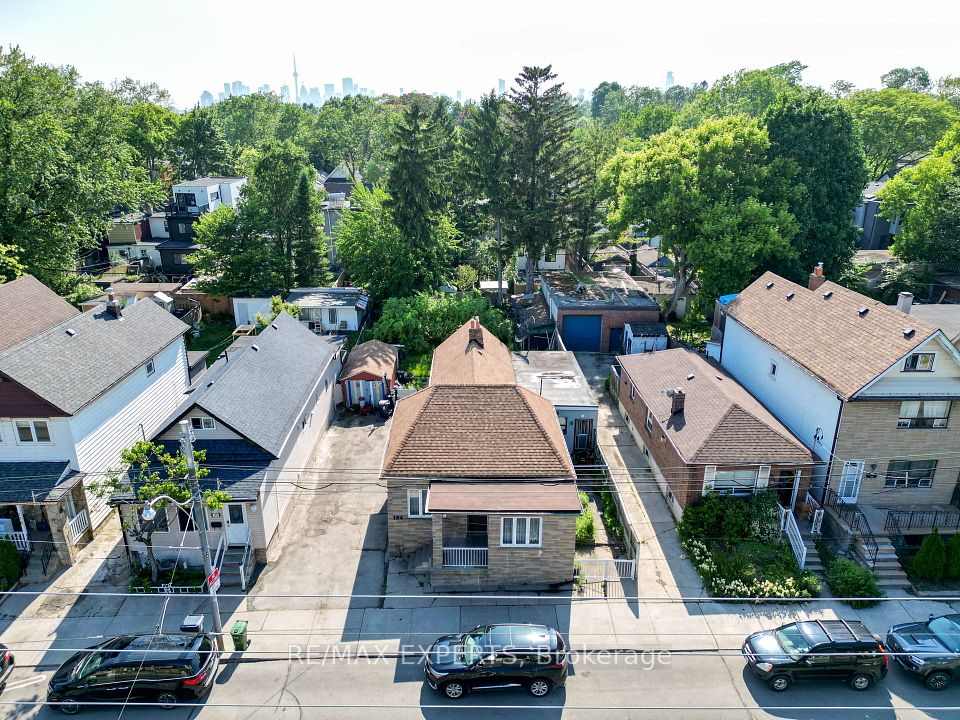 184 Coxwell