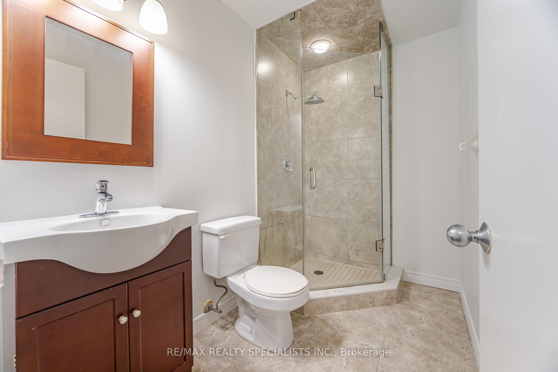 2 Bedrooms Condo at 61 Markbrook, Toronto For sale