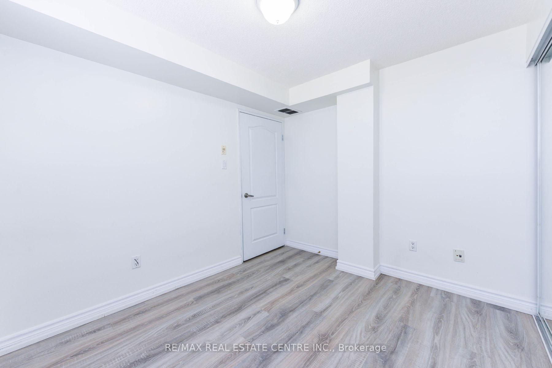 3 Bedrooms Condo at 7405 Goreway, Mississauga For sale