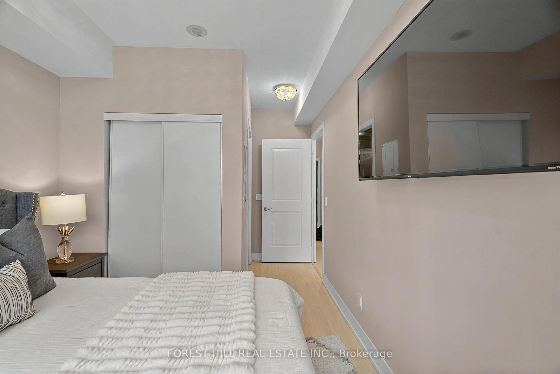 2 Bedrooms Condo at 68 Merton, Toronto For sale