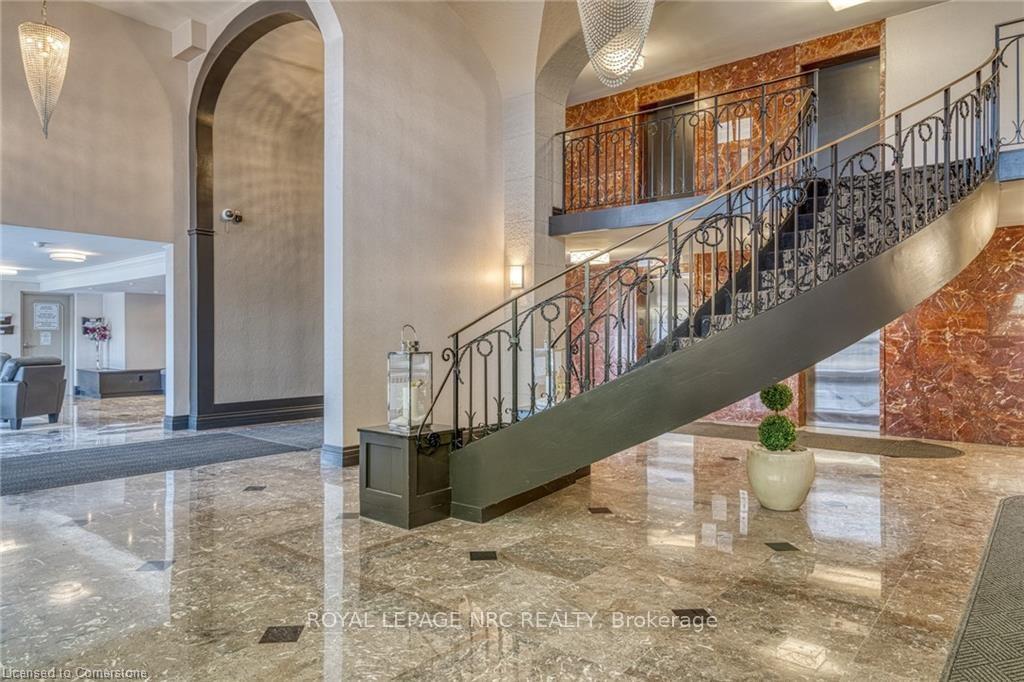 2 Bedrooms Condo at 500 GREEN,  Hamilton For sale