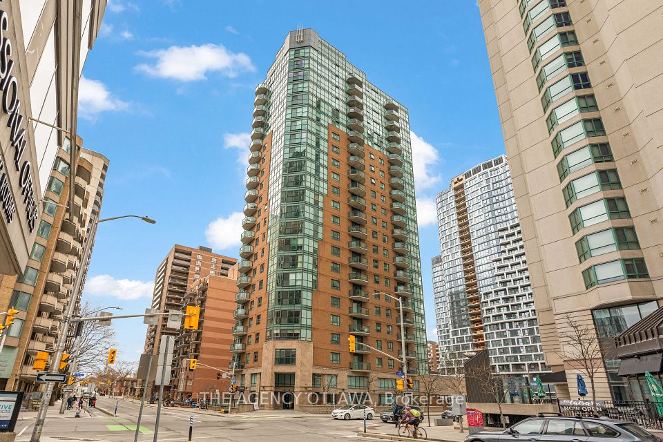 445 Laurier
