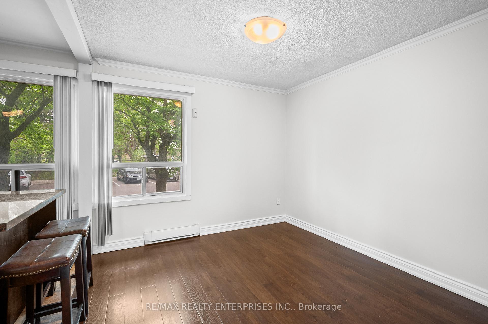 4 Bedrooms Condo at 6540 Falconer, Mississauga For sale