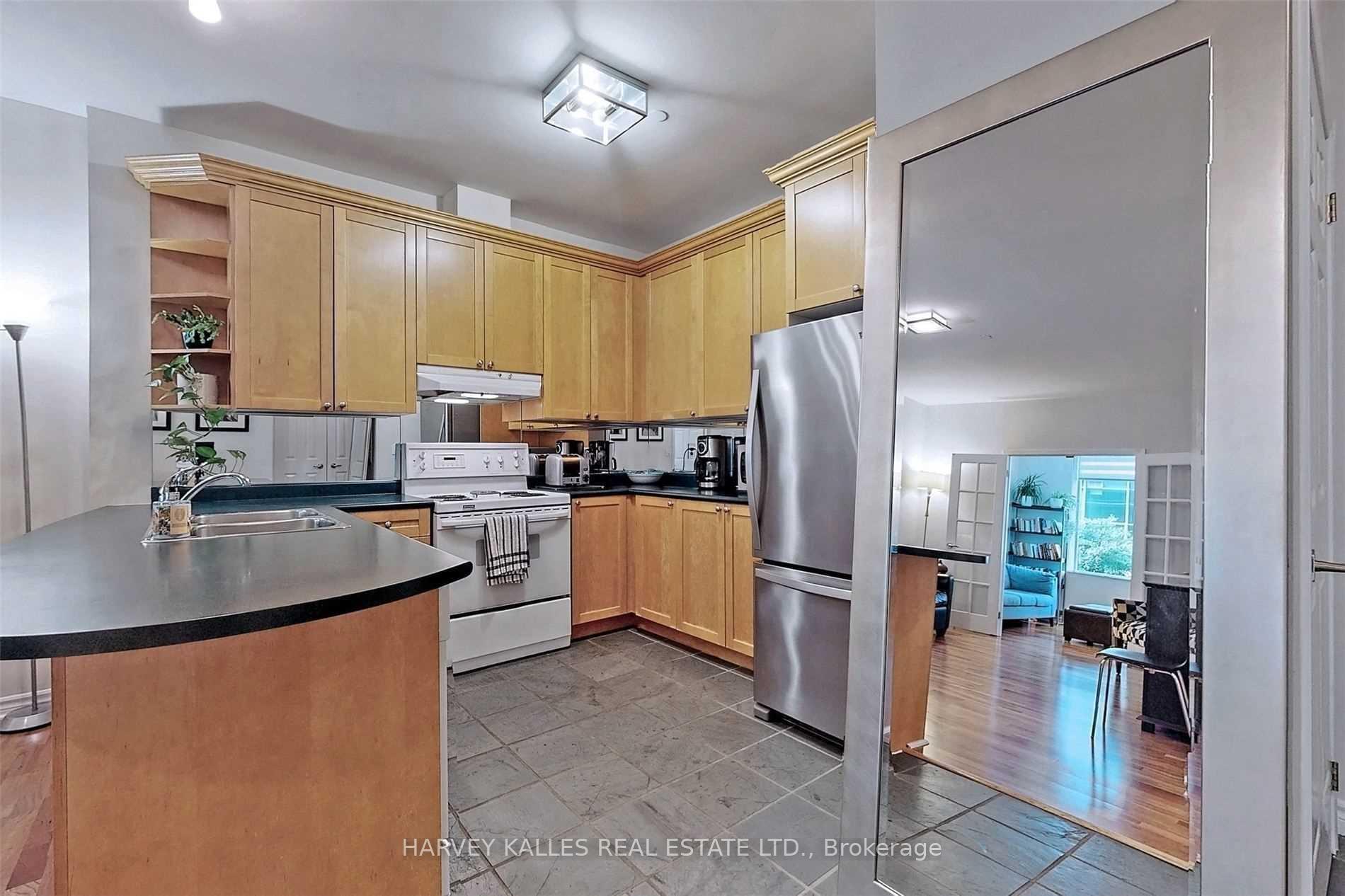 980 Yonge Street 214
