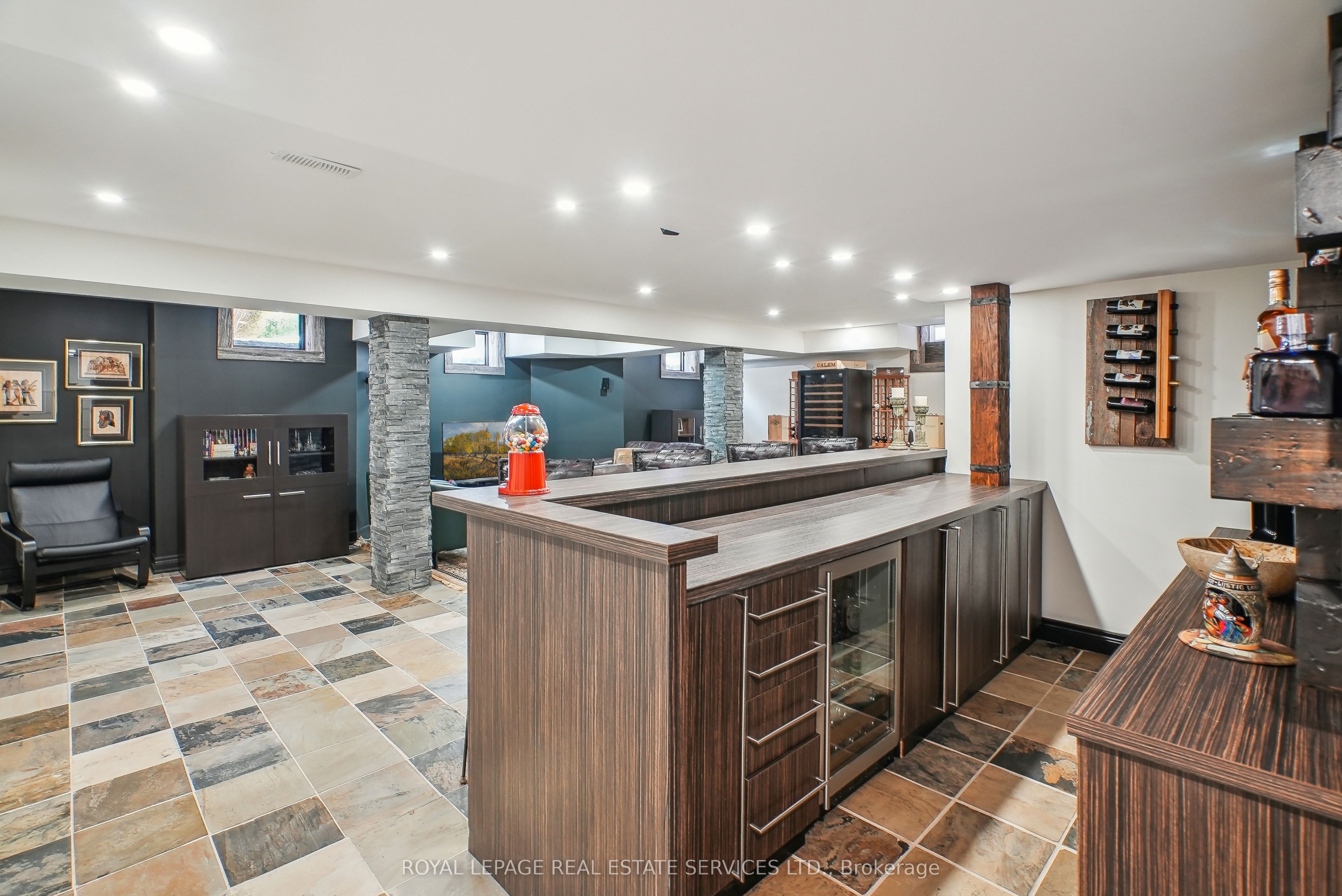 16 Arborglen Drive