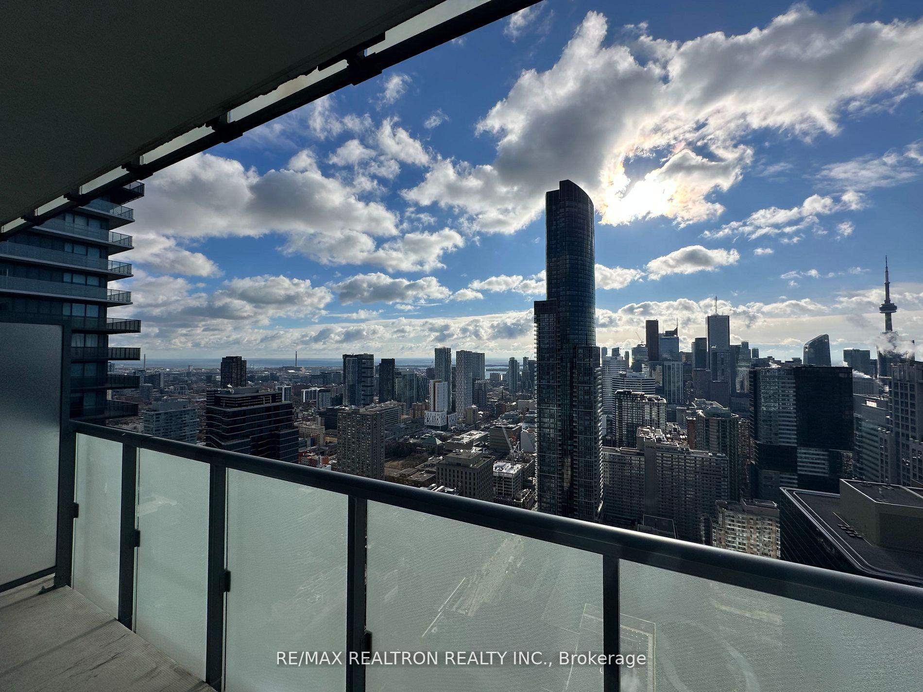 3 Bedrooms Condo at 15 Grenville,  Toronto For sale