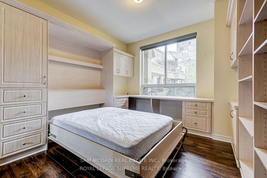 2 Bedrooms Condo at 350 Princess Royal,  Mississauga For sale