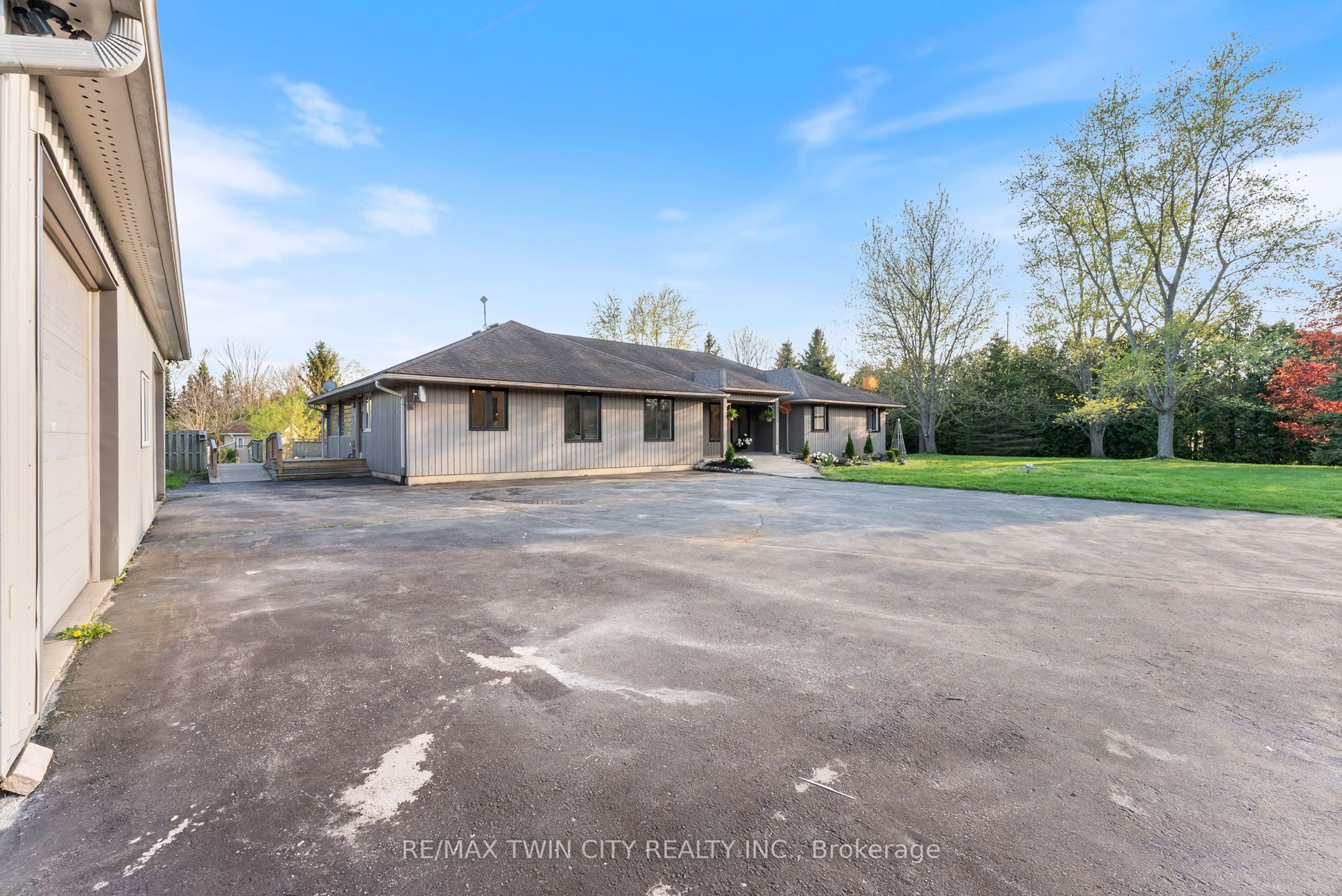 37 River Road