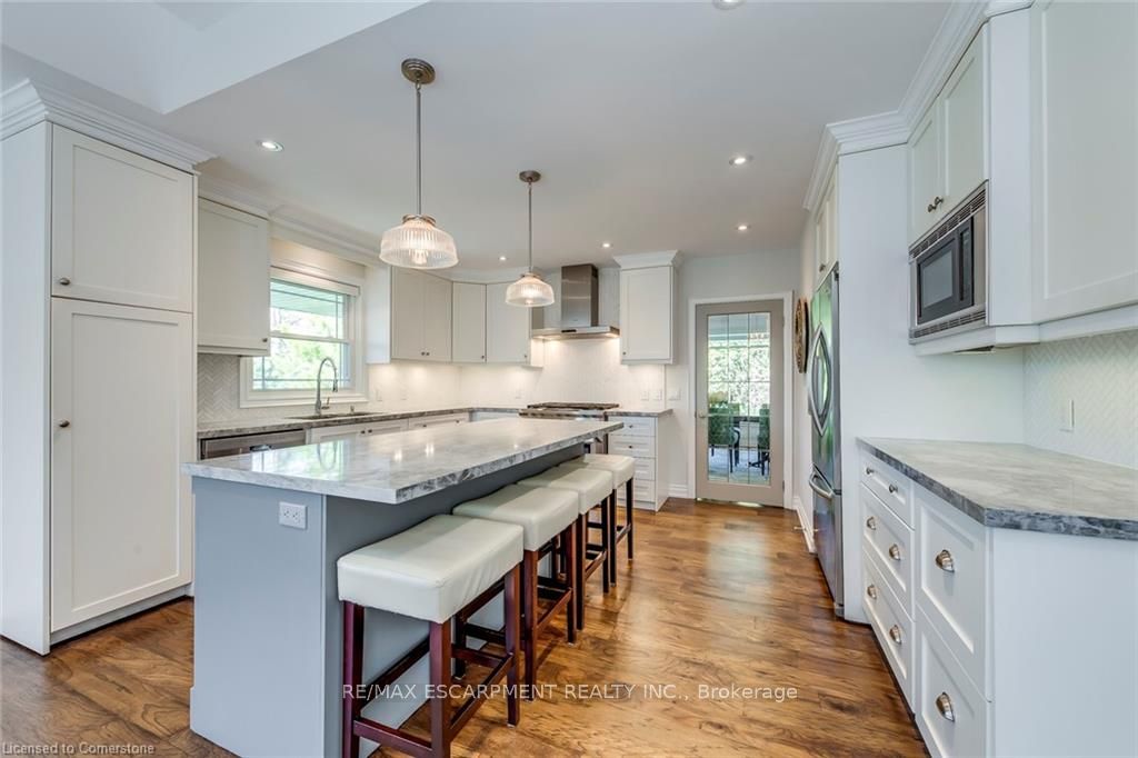 4306 Lakeshore Road