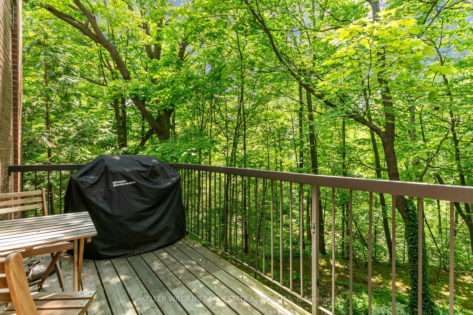 3 Bedrooms Condo at 1250 Marlborough, Oakville For sale