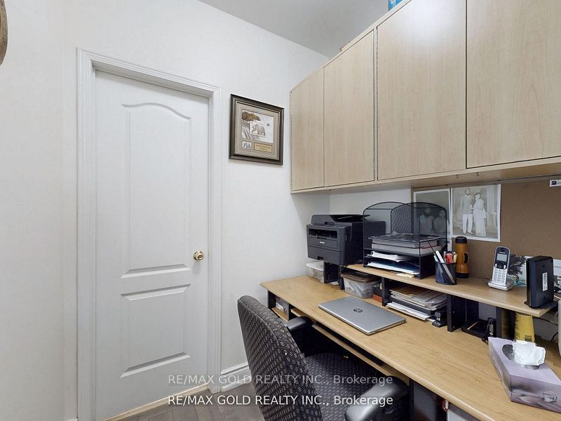 18 Thimbleberry Street, Brampton, ON L7A 3L3