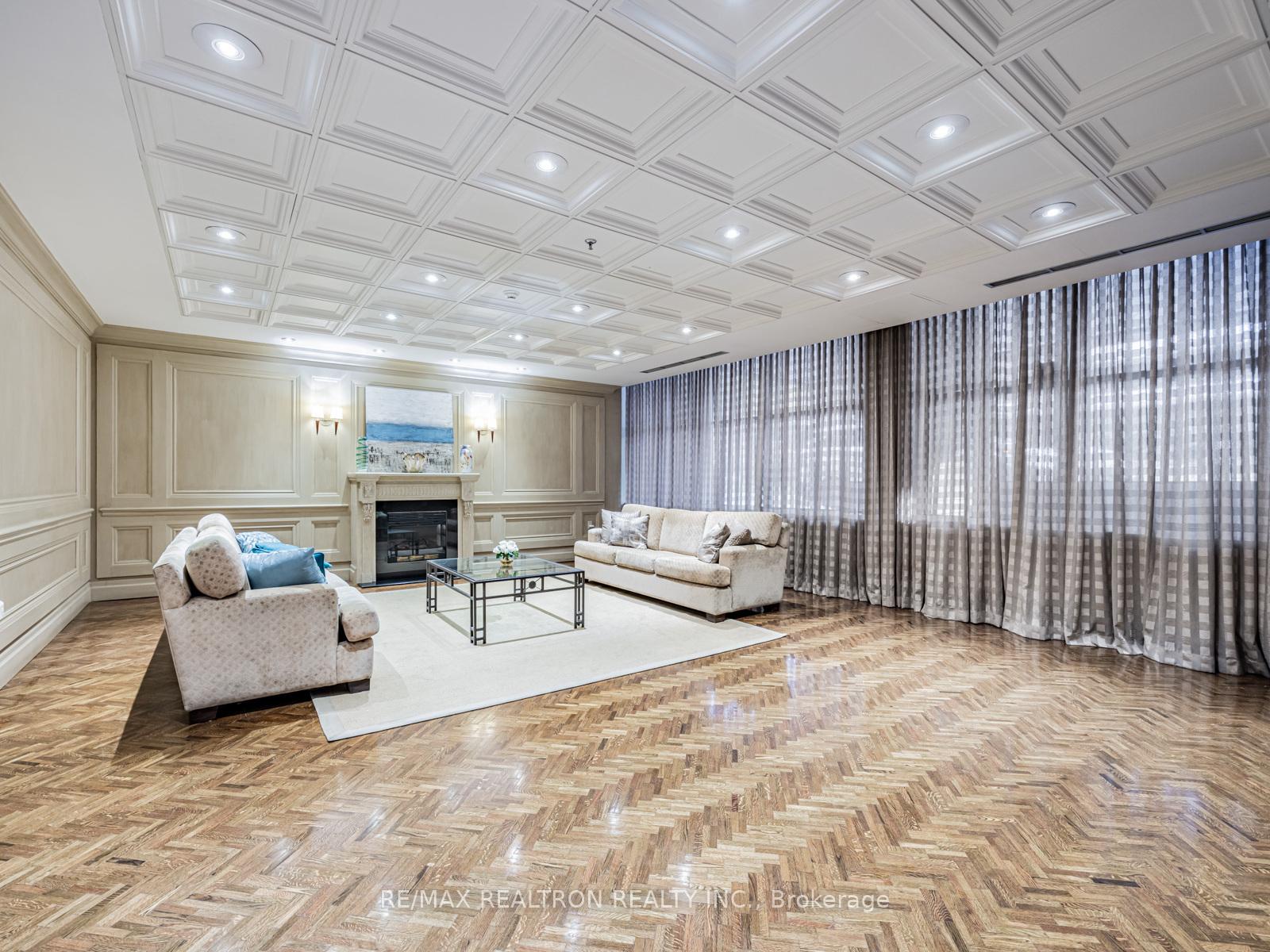 2 Bedrooms Condo at 22 Shallmar, Toronto For sale