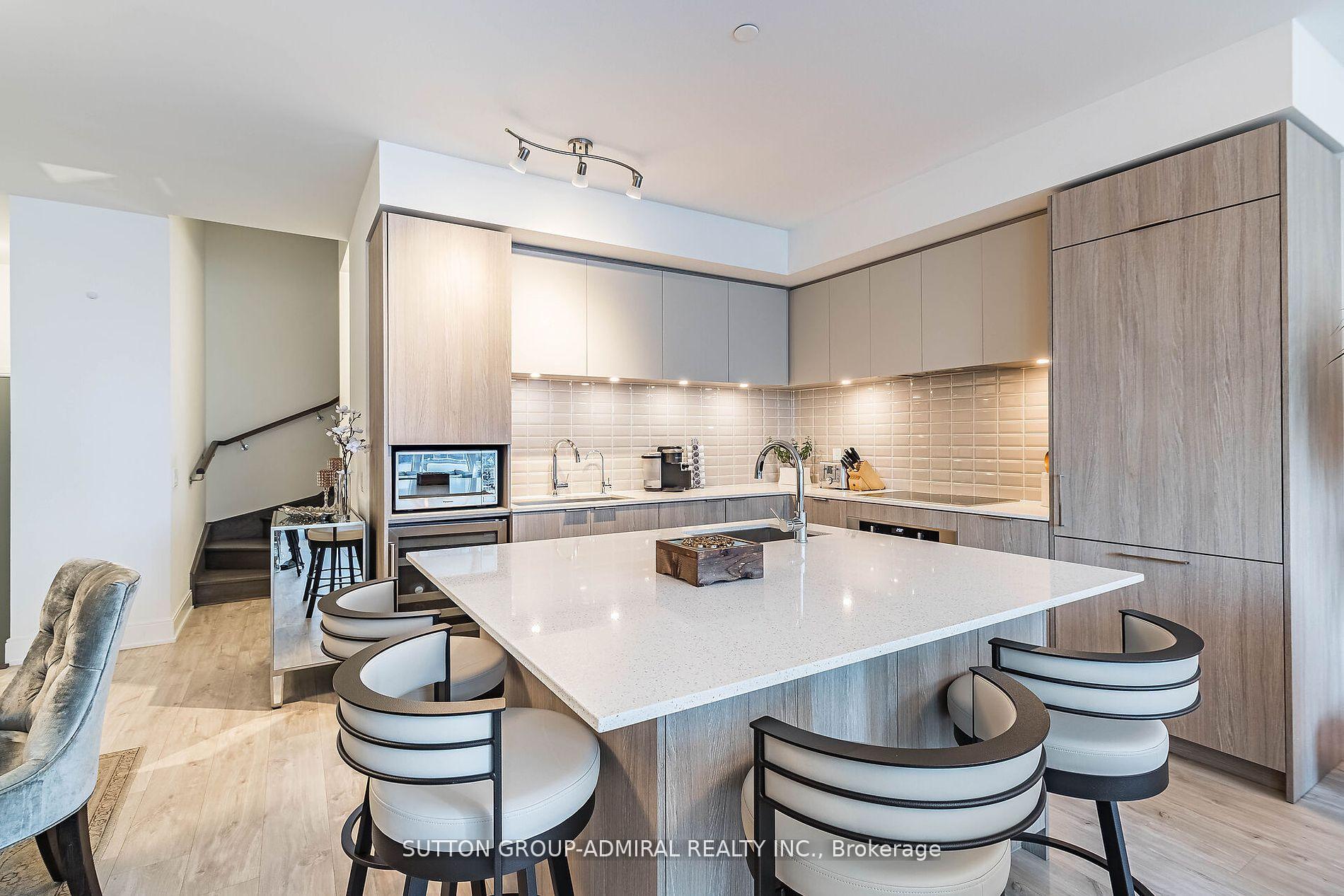 3 Bedrooms Condo at 70 Annie Craig, Toronto For sale